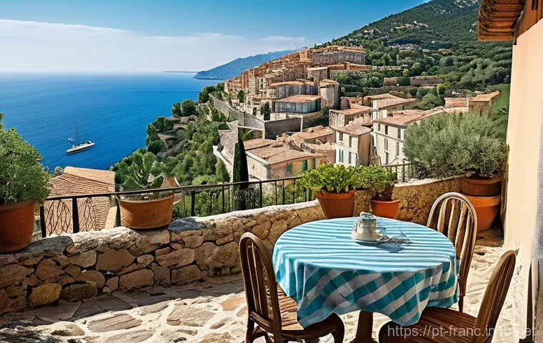 니스 해변과 프랑스 리비에라 여행 - **A charming, sun-drenched medieval village on the French Riviera, perched dramatically on a hilltop...